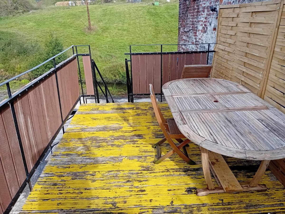 Grand Appartement Avec Terrasse Wignehies Exterior foto